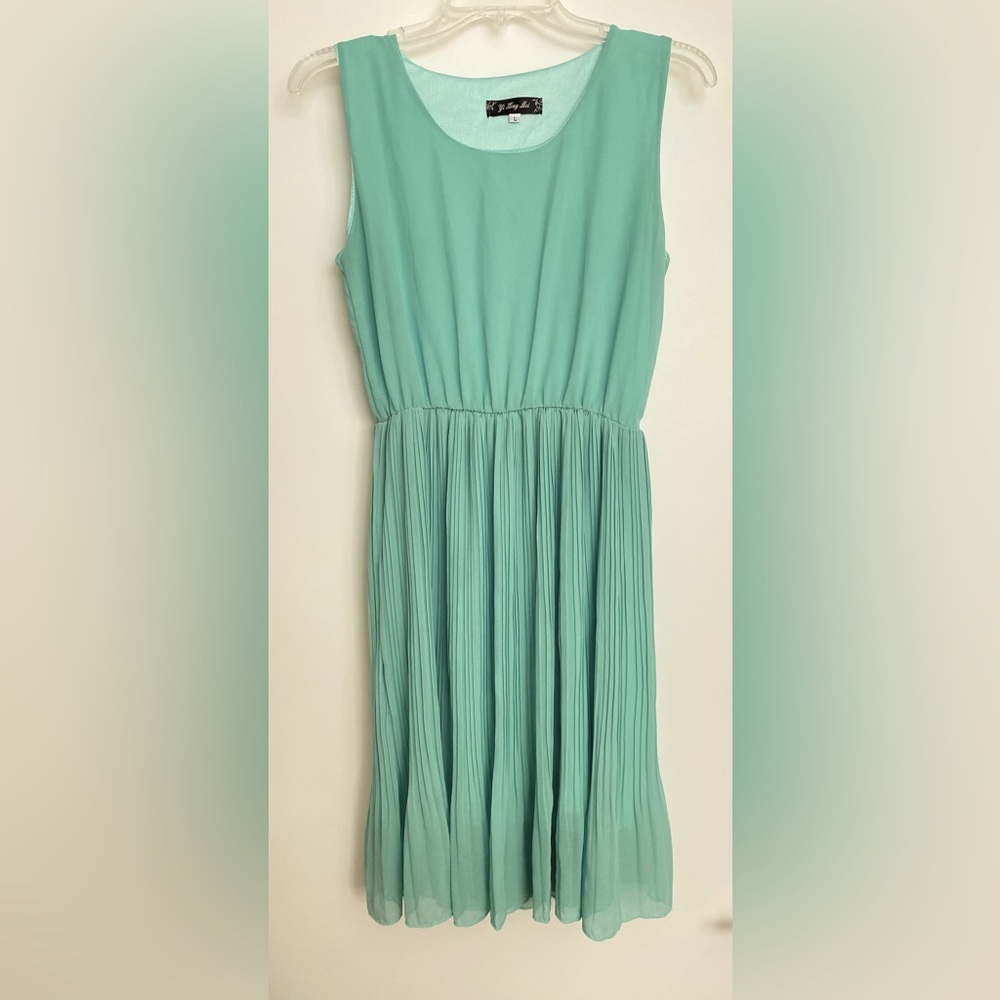 Flowy Sleeveless Mint Green Pleated Bottom Dress sz Med/Large Yi Heng Mei